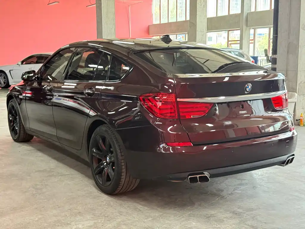 BMW 5 Series GT 2012 — фото 17