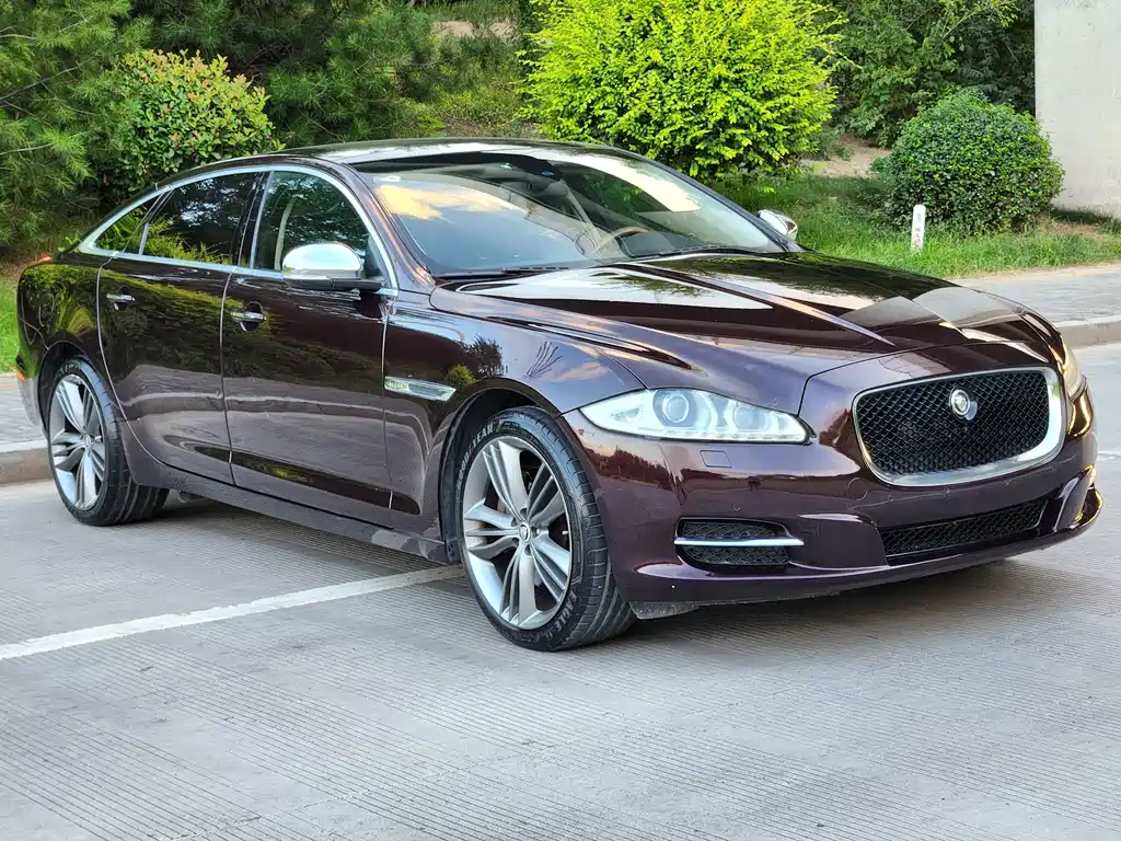 Jaguar XJ 2012 — фото 9
