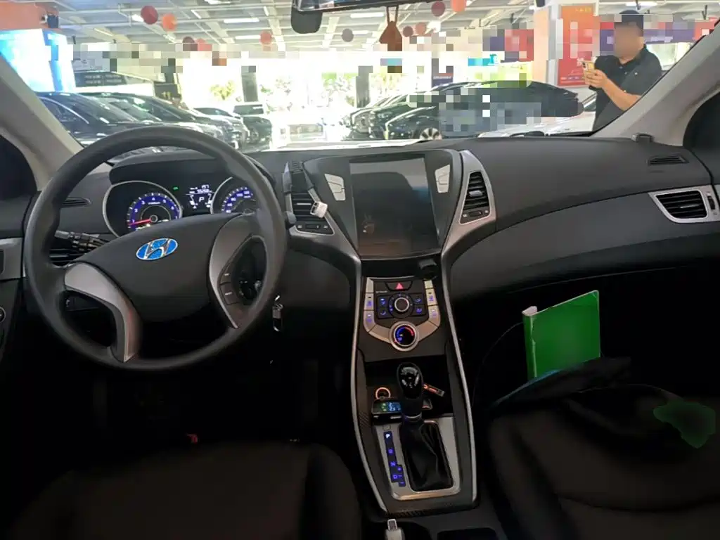 Hyundai Elantra Langdong 2018 — фото 10