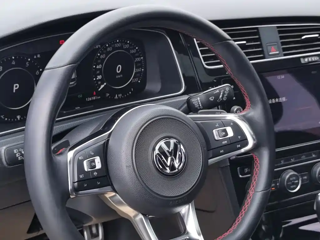 Volkswagen Golf GTI 2019 — фото 12
