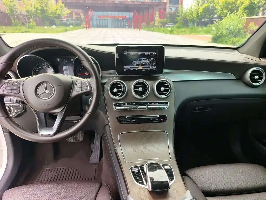 Mercedes-Benz GLC 2018 — фото 16