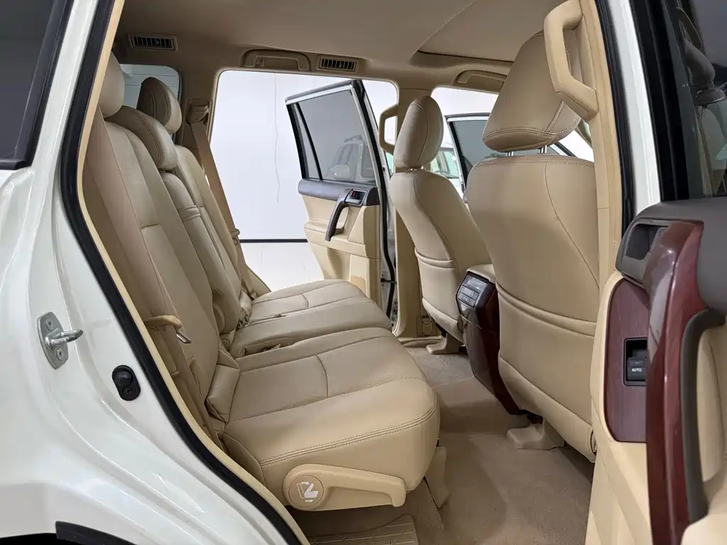 Toyota Prado 2016 — фото 11