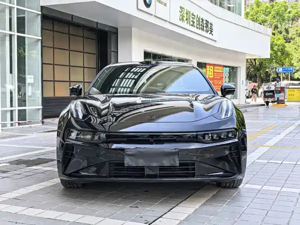 Zeekr 001 2025