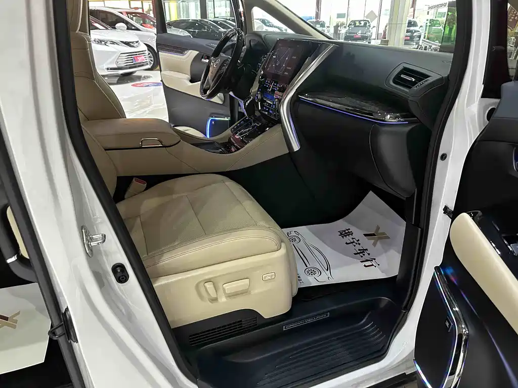 Toyota Vellfire 2023 — фото 9