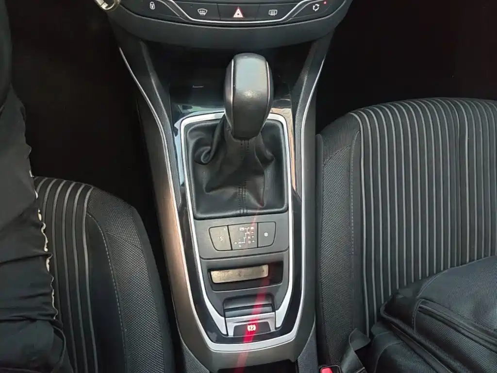 Peugeot 408 2016 — фото 14