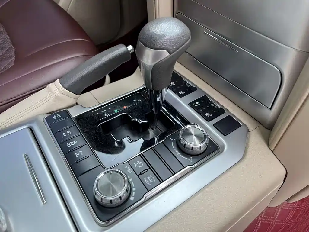 Toyota Land Cruiser 2020 — фото 20