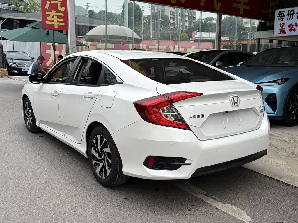 Honda Civic 2019 — фото 10