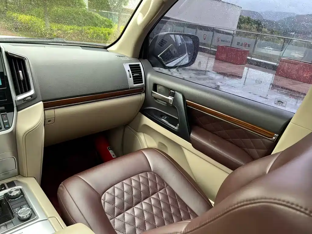 Toyota Land Cruiser 2020 — фото 11