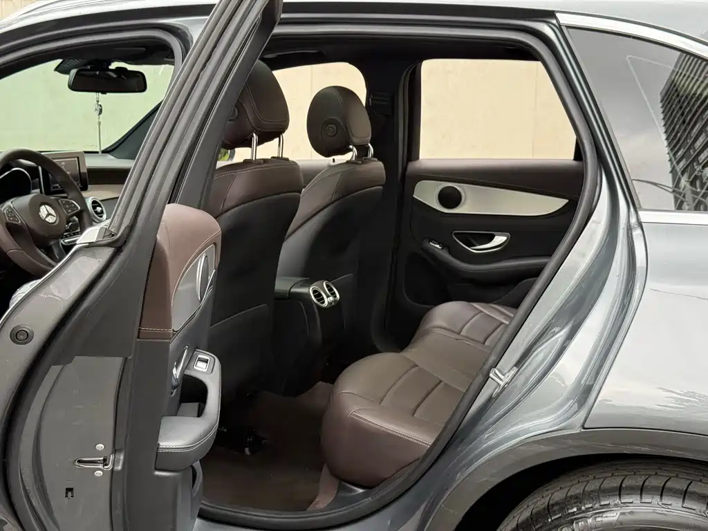 Mercedes-Benz GLC 2018 — фото 13
