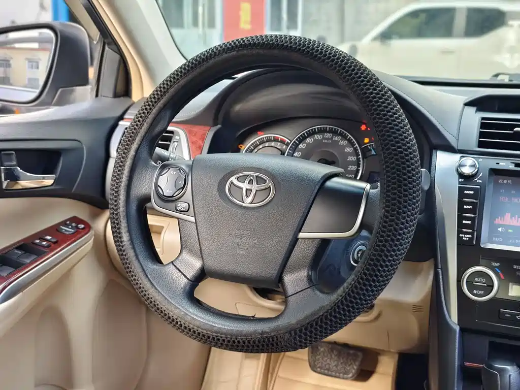 Toyota Camry 2013 — фото 9