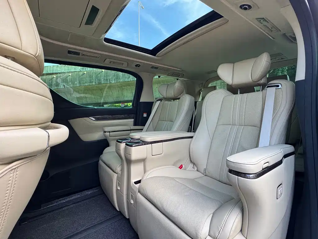 Toyota Vellfire 2023 — фото 6