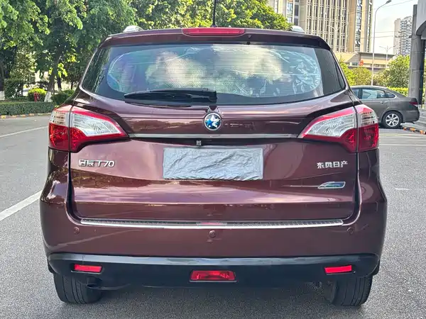Venucia T70 2016