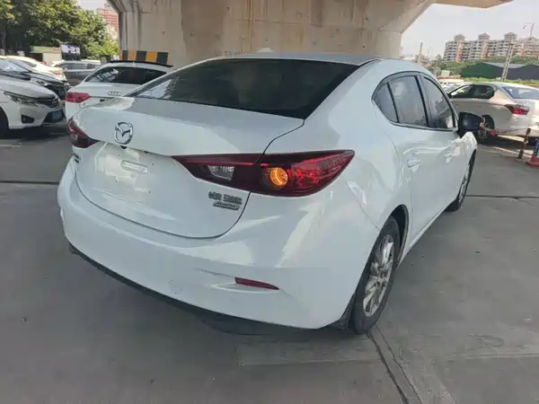 Mazda 3 Axela 2016