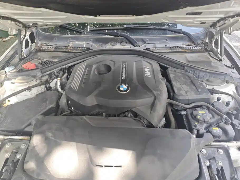 BMW 3 Series 2018 — фото 10