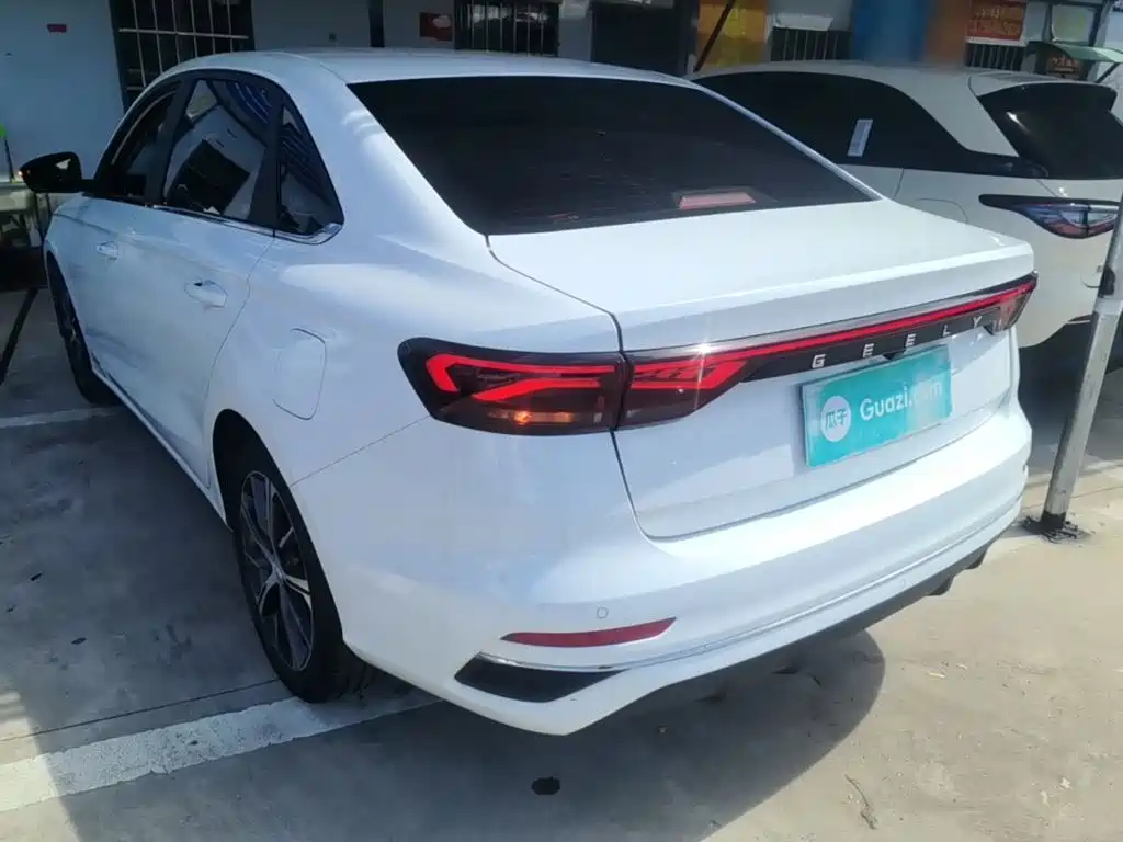 Geely Emgrand 2023