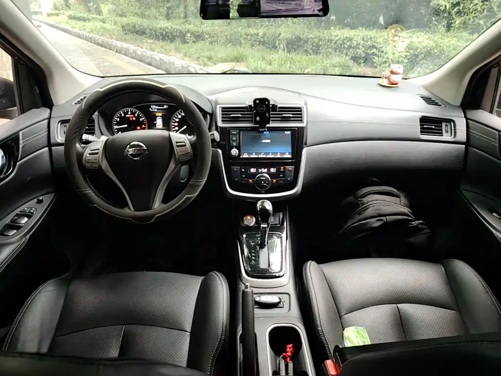 Nissan Tiida 2018 — фото 10