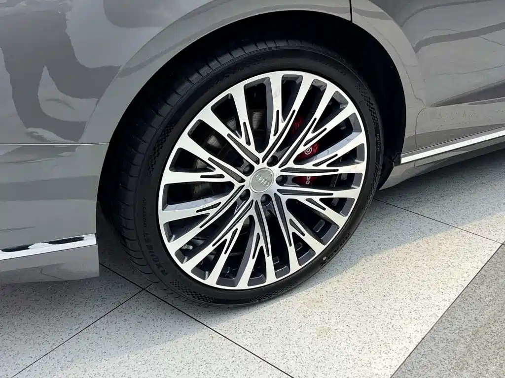 Audi A8 2021 — фото 26