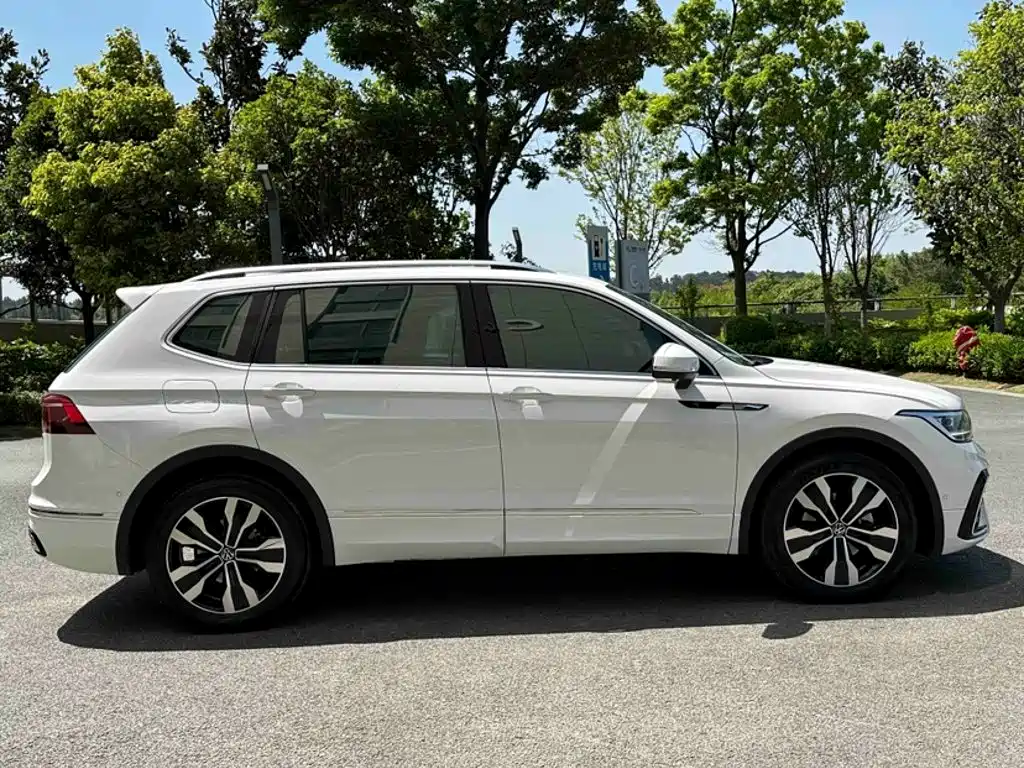 Volkswagen Tiguan L 2022 — фото 10