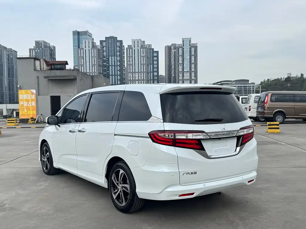 Honda Odyssey 2018 — фото 15