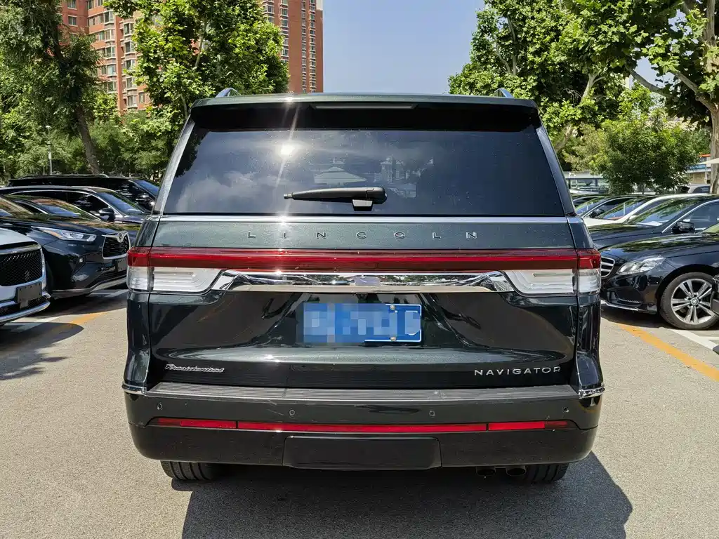 Lincoln Navigator 2024 — фото 15