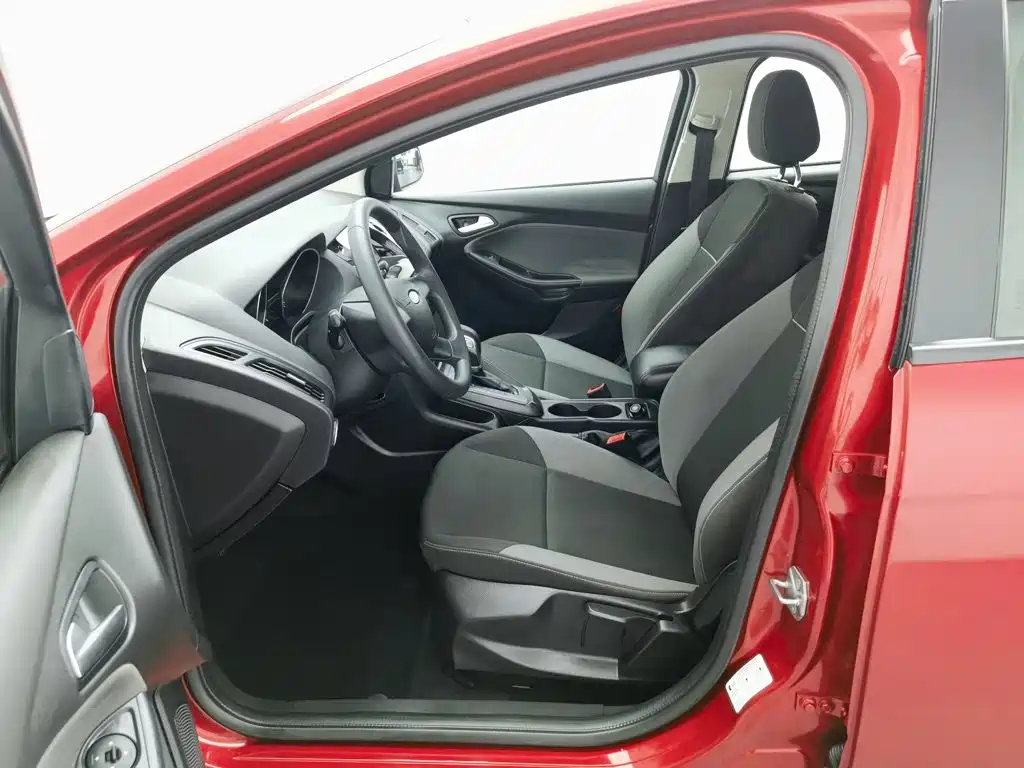 Ford Focus 2014 — фото 10