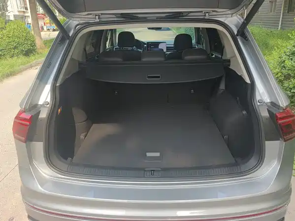 Volkswagen Tiguan L Plug-In Hybrid 2024