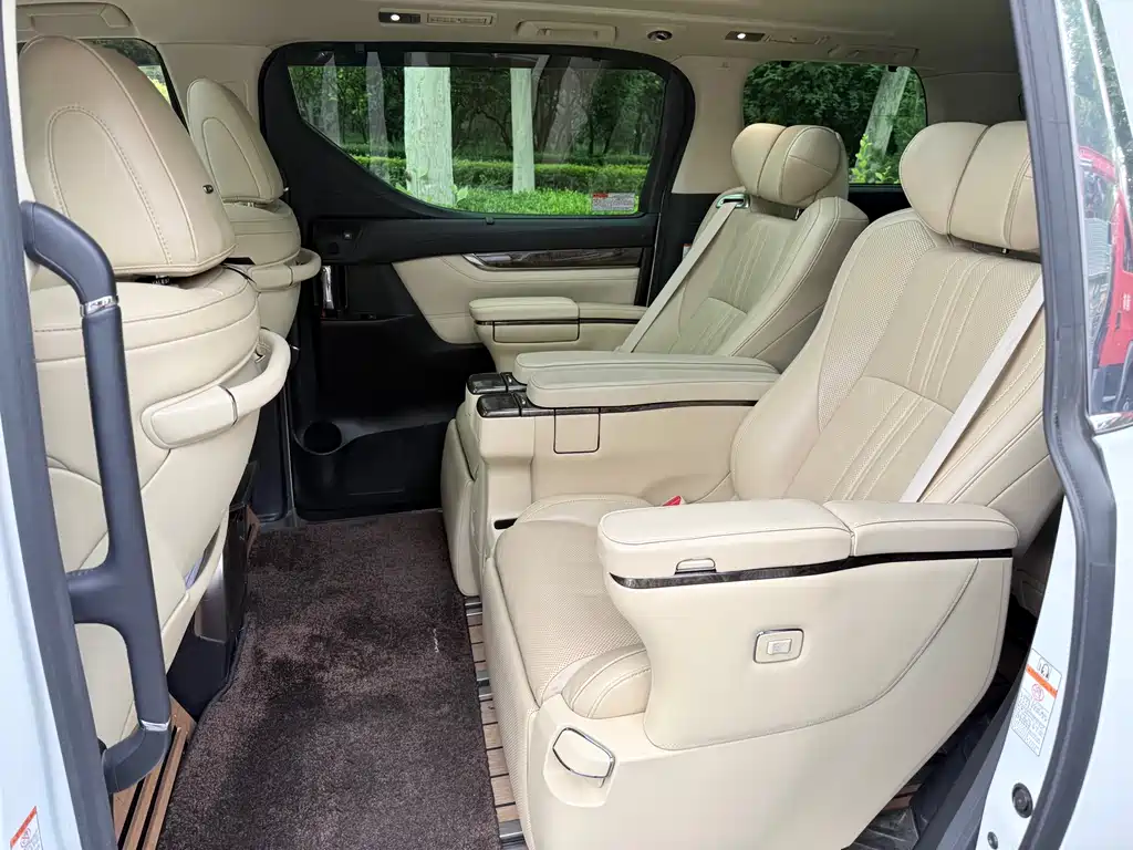 Toyota Alphard 2020 — фото 21