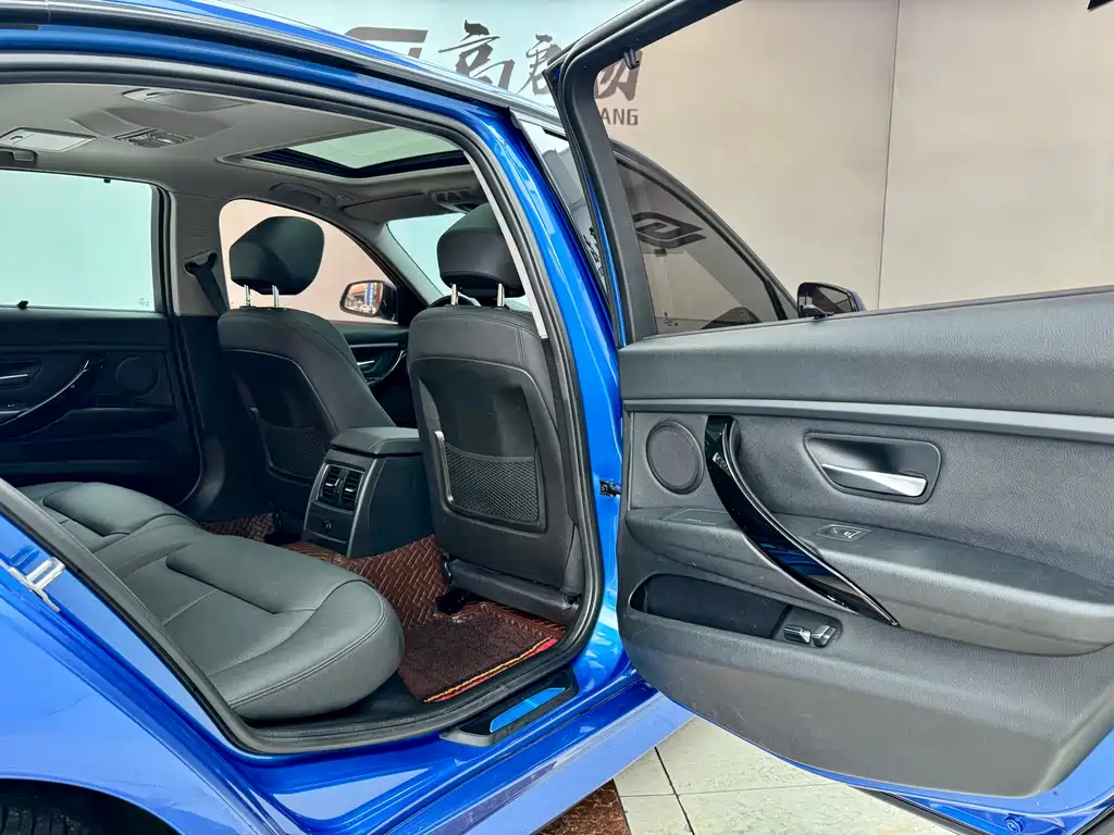 BMW 3 Series 2018 — фото 10
