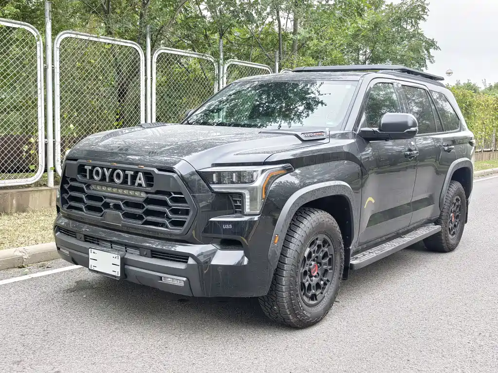 Toyota Sequoia — фото 5