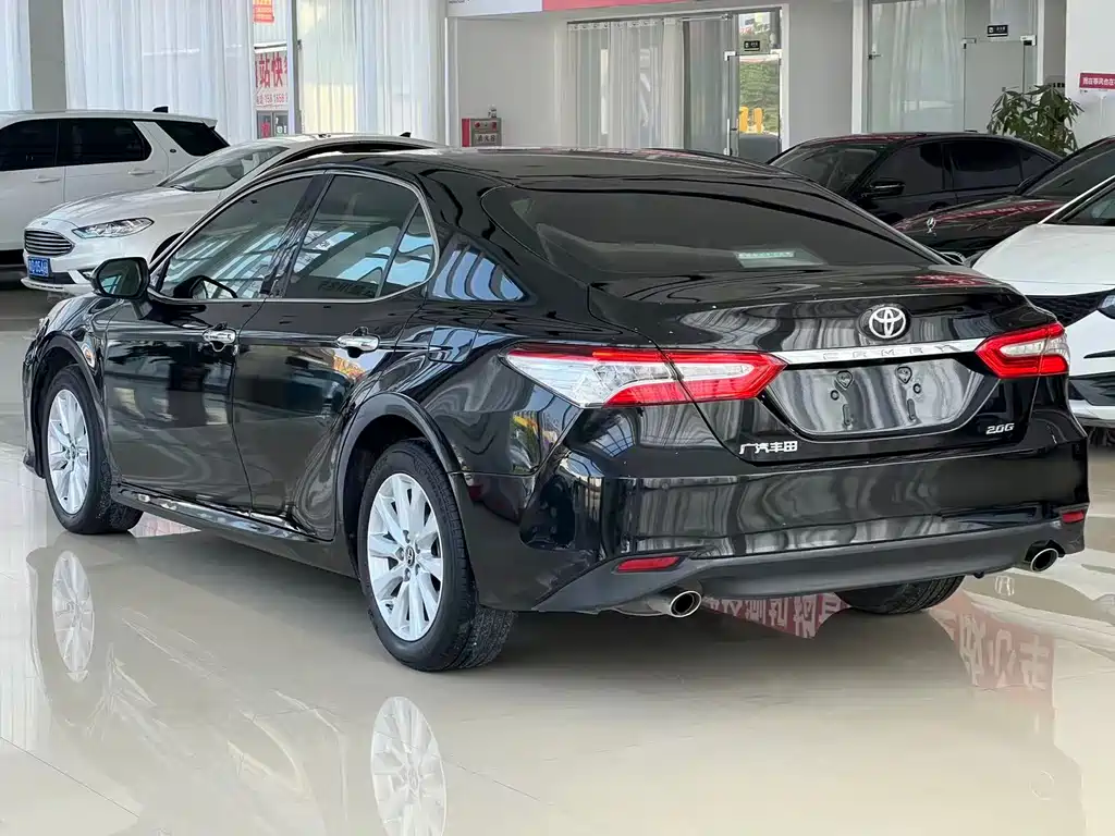 Toyota Camry 2020 — фото 8