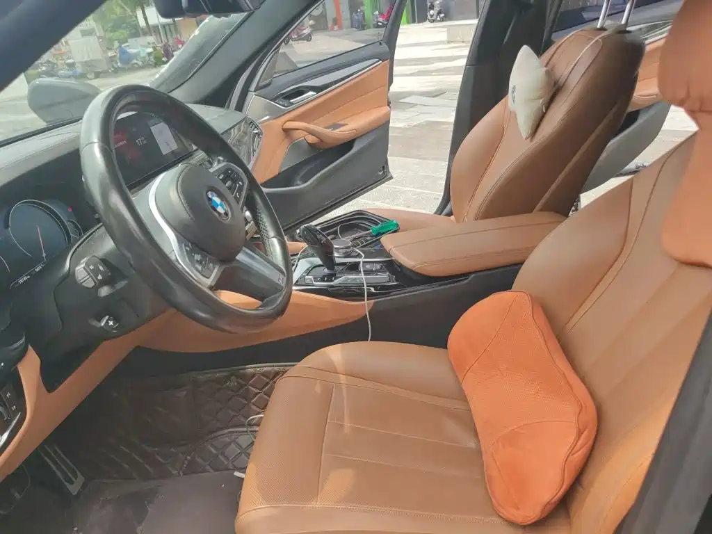 BMW 5 Series 2018 — фото 11