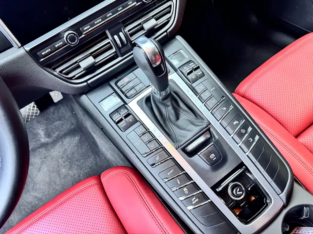 Porsche Macan 2021 — фото 9