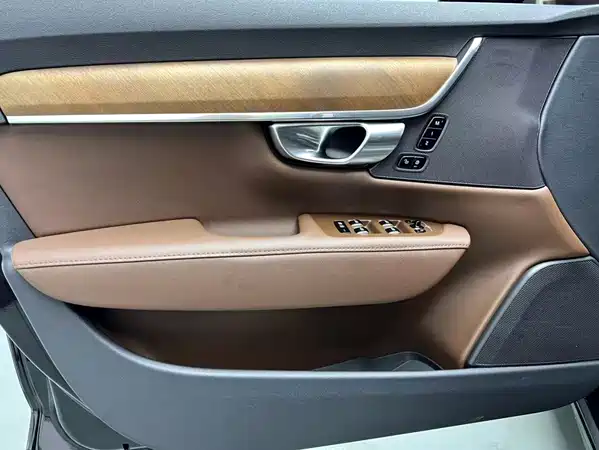 Volvo S90 2023