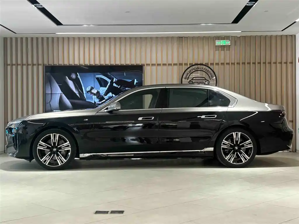 BMW i7 2024 — фото 4