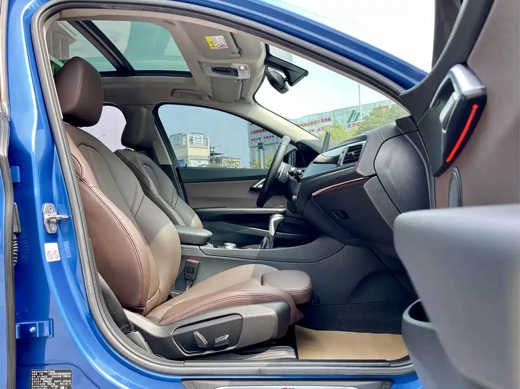 BMW 1 Series 2019 — фото 10