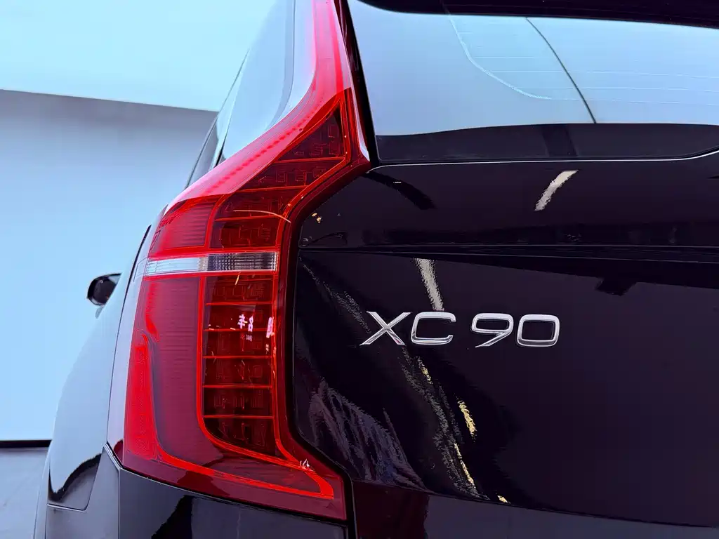 Volvo XC90 2017 — фото 25
