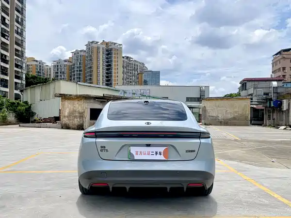 NIO ET5 2022