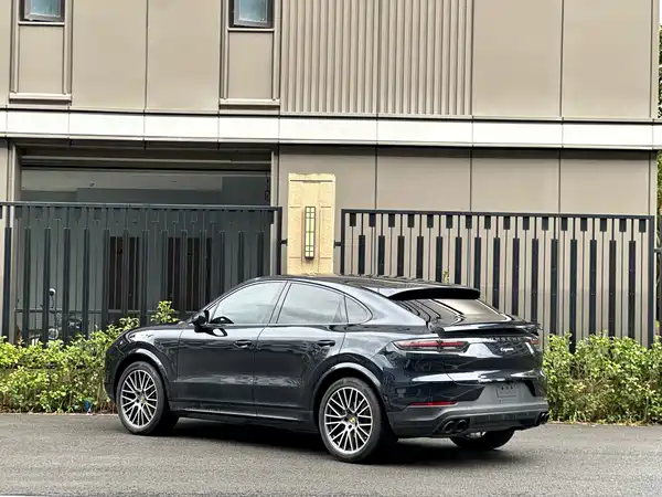 Porsche Cayenne 2022
