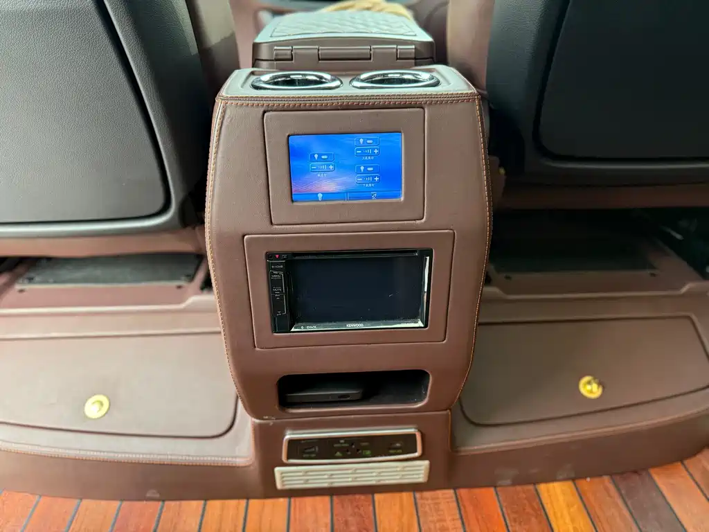 Mercedes-Benz Vito 2018 — фото 18