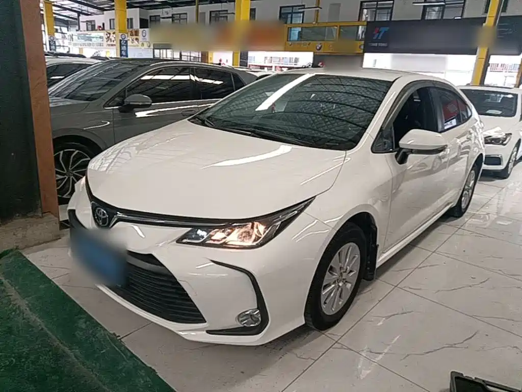 Toyota Corolla 2022 — фото 1