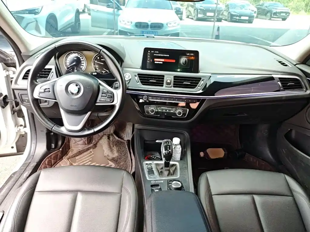 BMW 1 Series 2020 — фото 10
