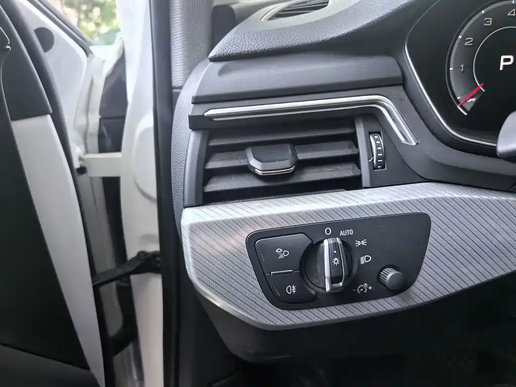 Audi A4L 2021 — фото 23