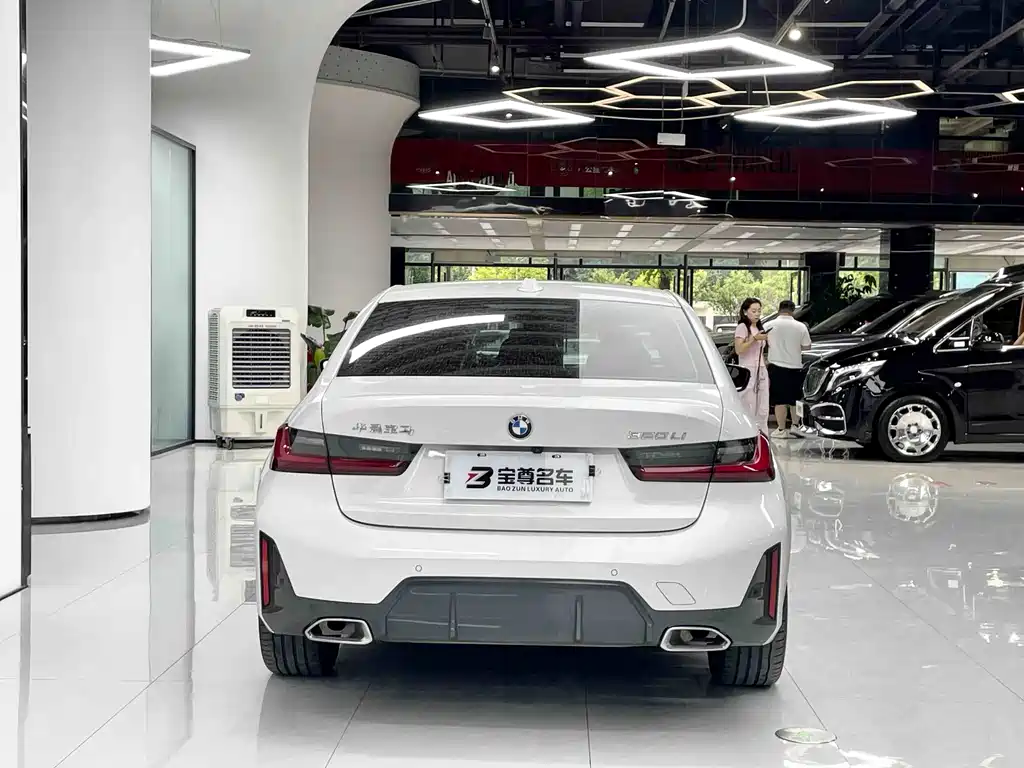 BMW 3 Series 2023 — фото 10
