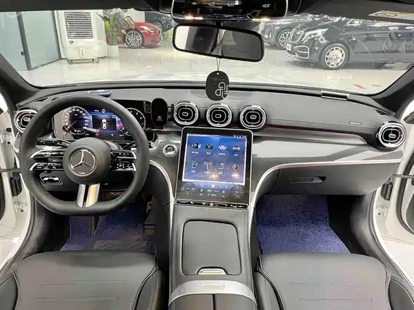 Mercedes-Benz C-Class 2024