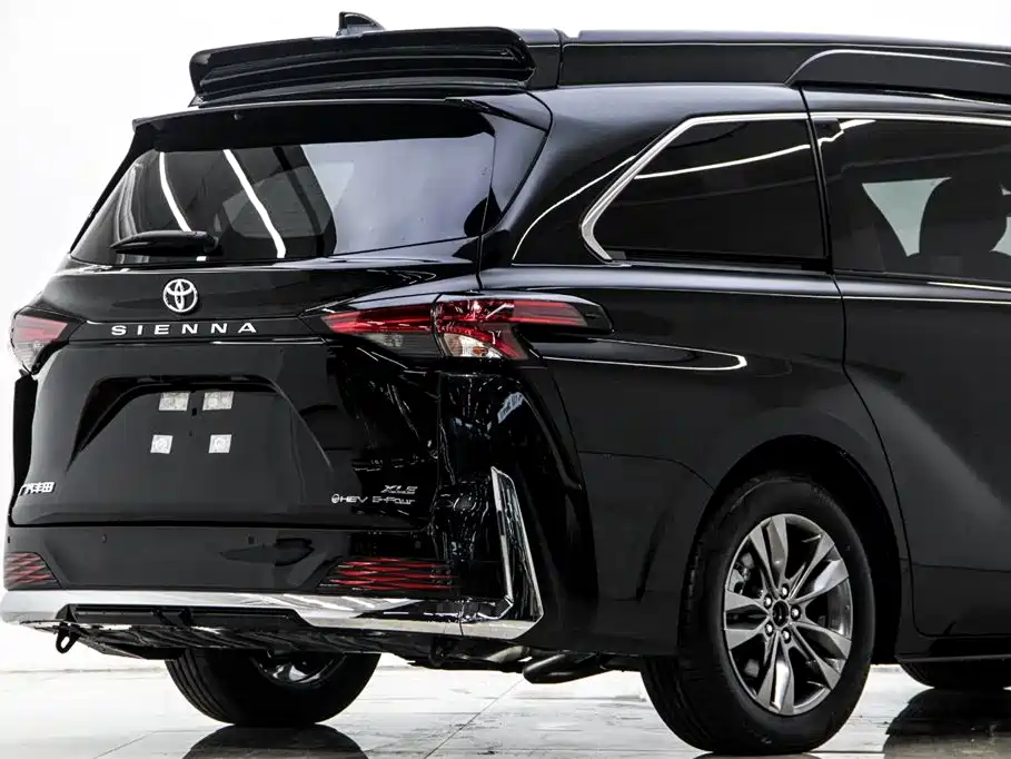 Toyota Sienna — фото 30
