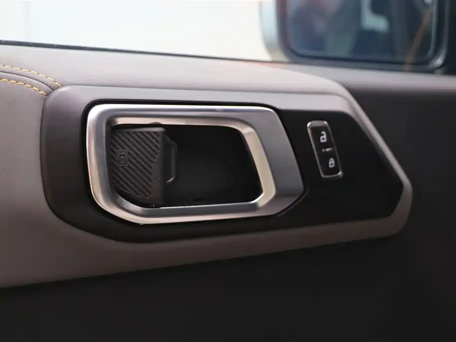 Ford Bronco 2025 — фото 11