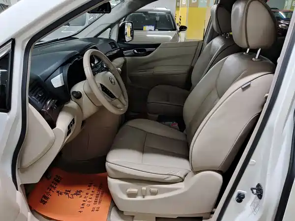 Nissan Quest 2014