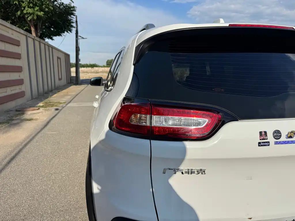 Jeep Cherokee 2018 — фото 25