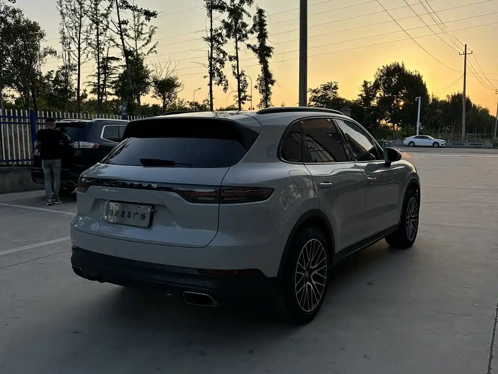 Porsche Cayenne 2018 — фото 8