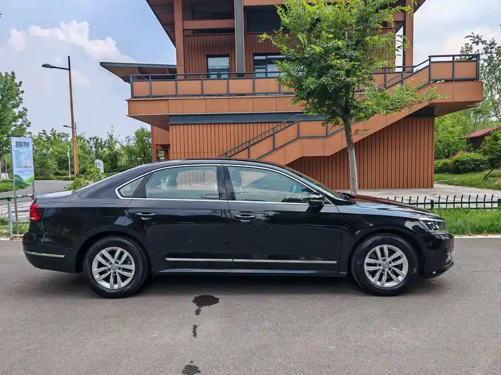 Volkswagen Passat 2017 — фото 12